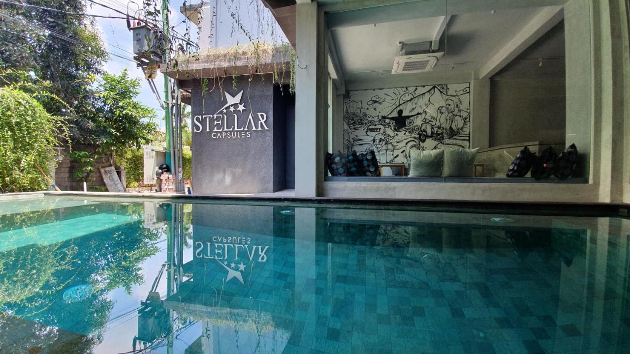 塞米亚克 Stellar Capsules旅舍 外观 照片 Stellar Pool