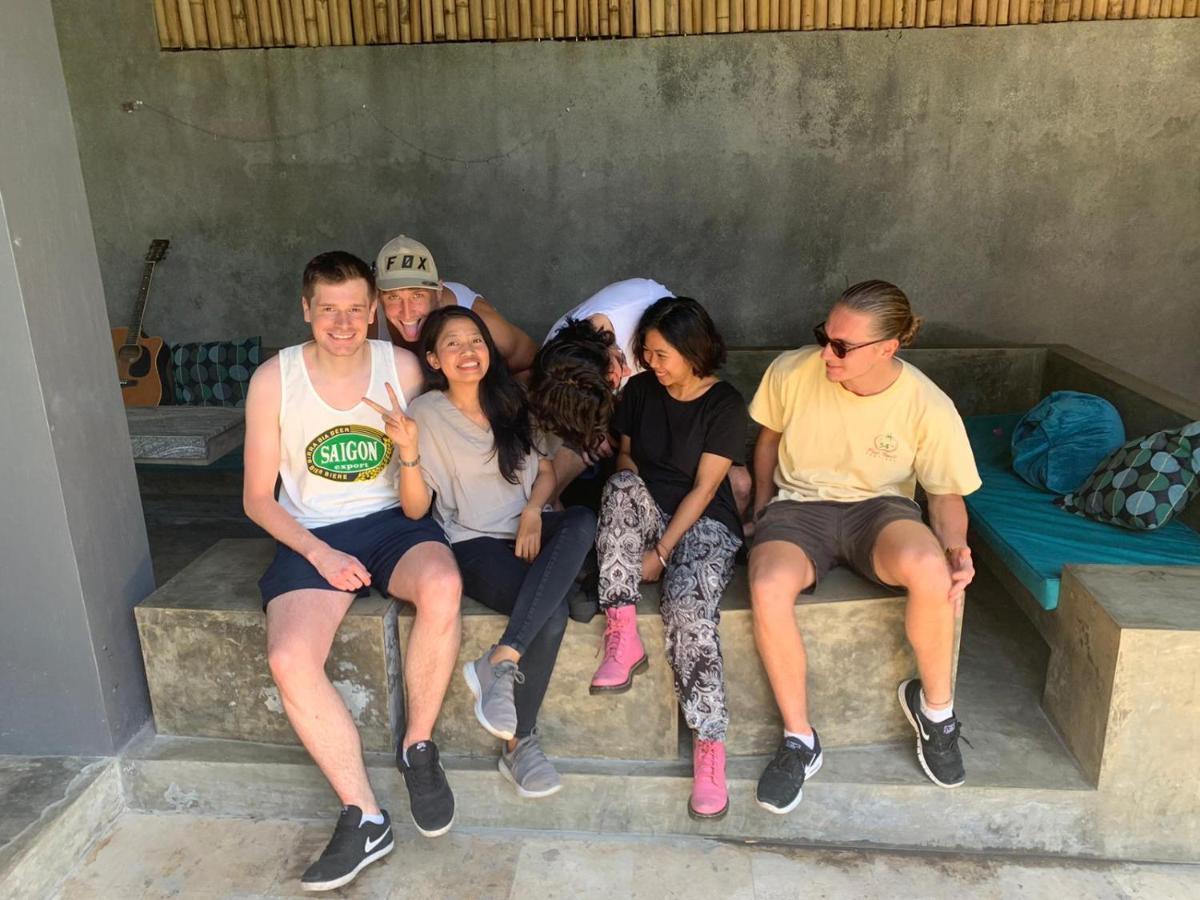 塞米亚克 Stellar Capsules旅舍 外观 照片 A group of students from the University of California, Irvine at the 2018 Global Challenges Conference