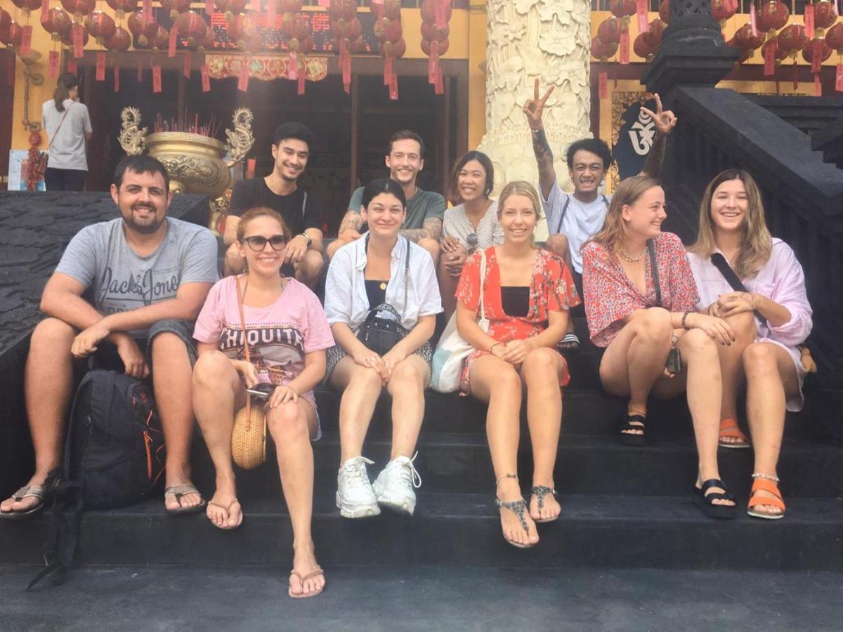 塞米亚克 Stellar Capsules旅舍 外观 照片 The cast of The Real L Word