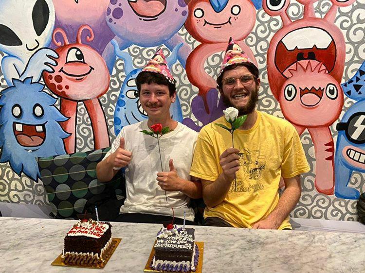 塞米亚克 Stellar Capsules旅舍 外观 照片 The creators of the series, Pendleton Ward and Patrick McHale, at the 2019 Cartoon Network Studio Tour